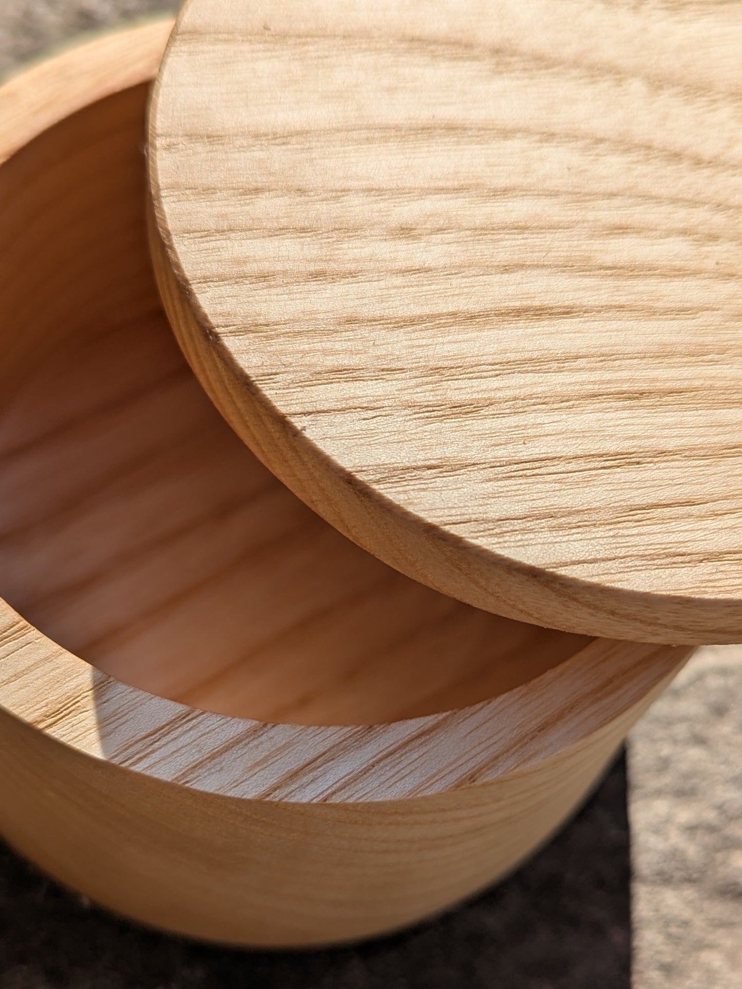Holzdose Esche