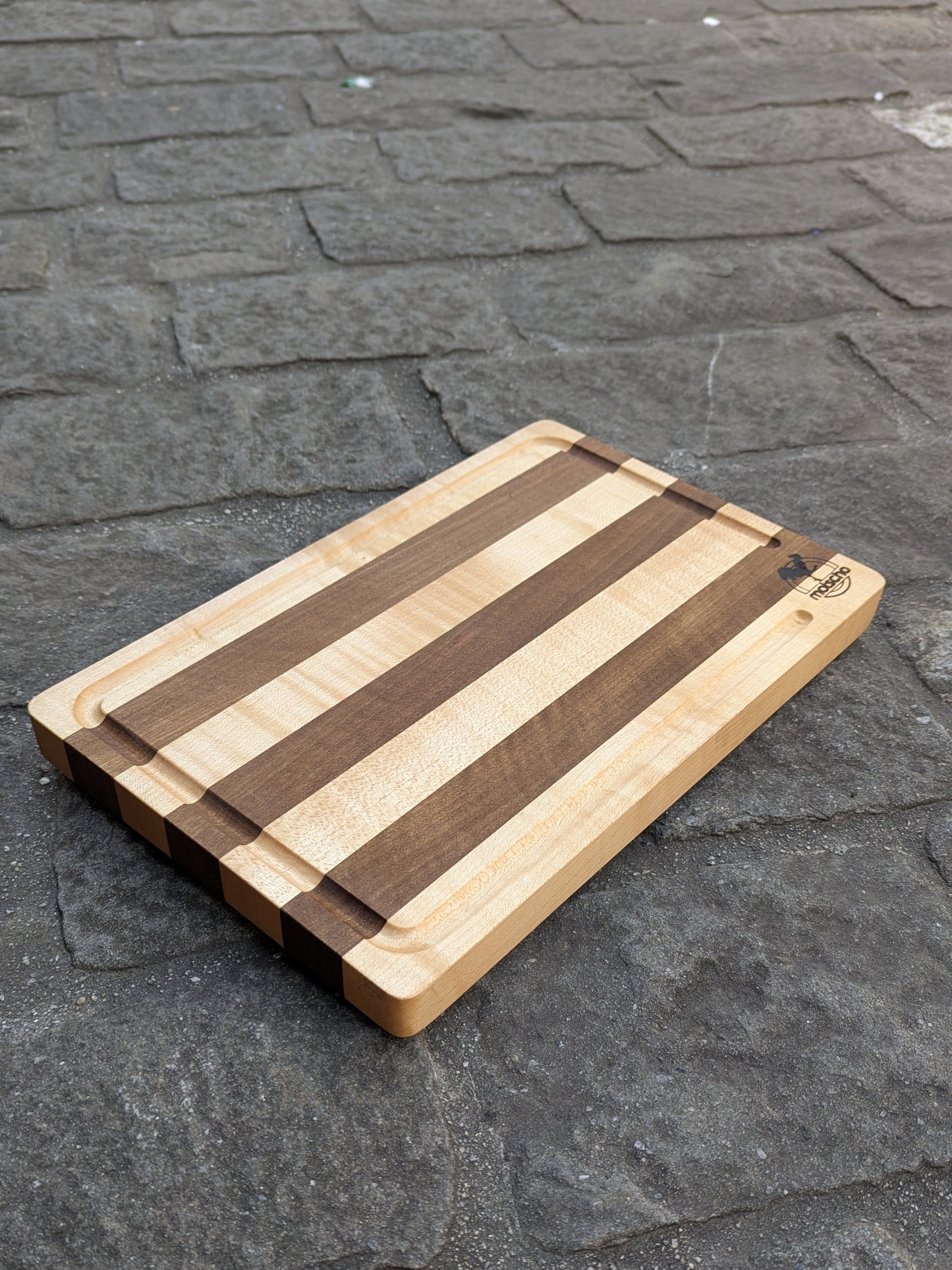 Schneidebrett mit Saftrille