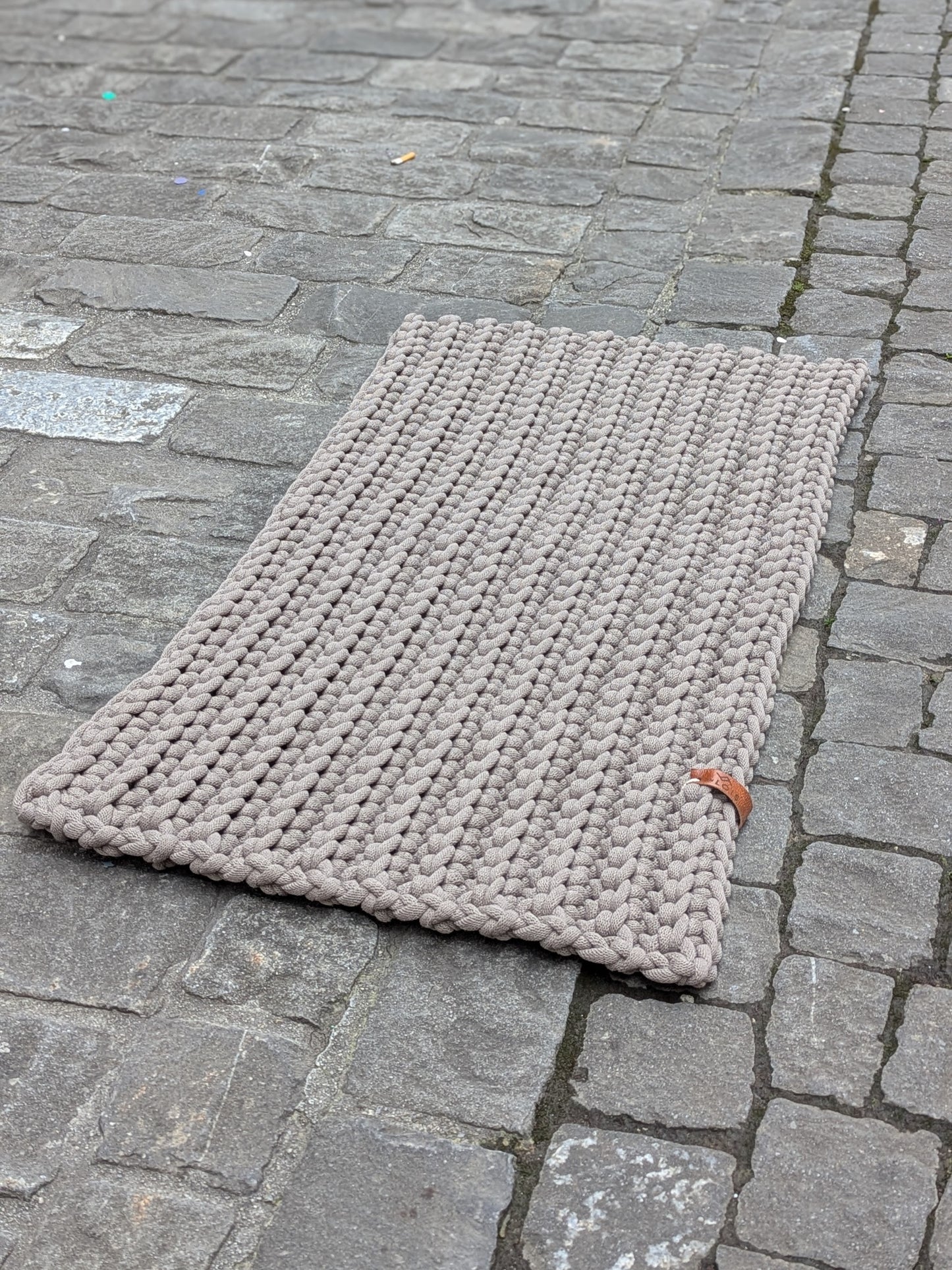 Teppich im Rippenmuster (9mm Garn)