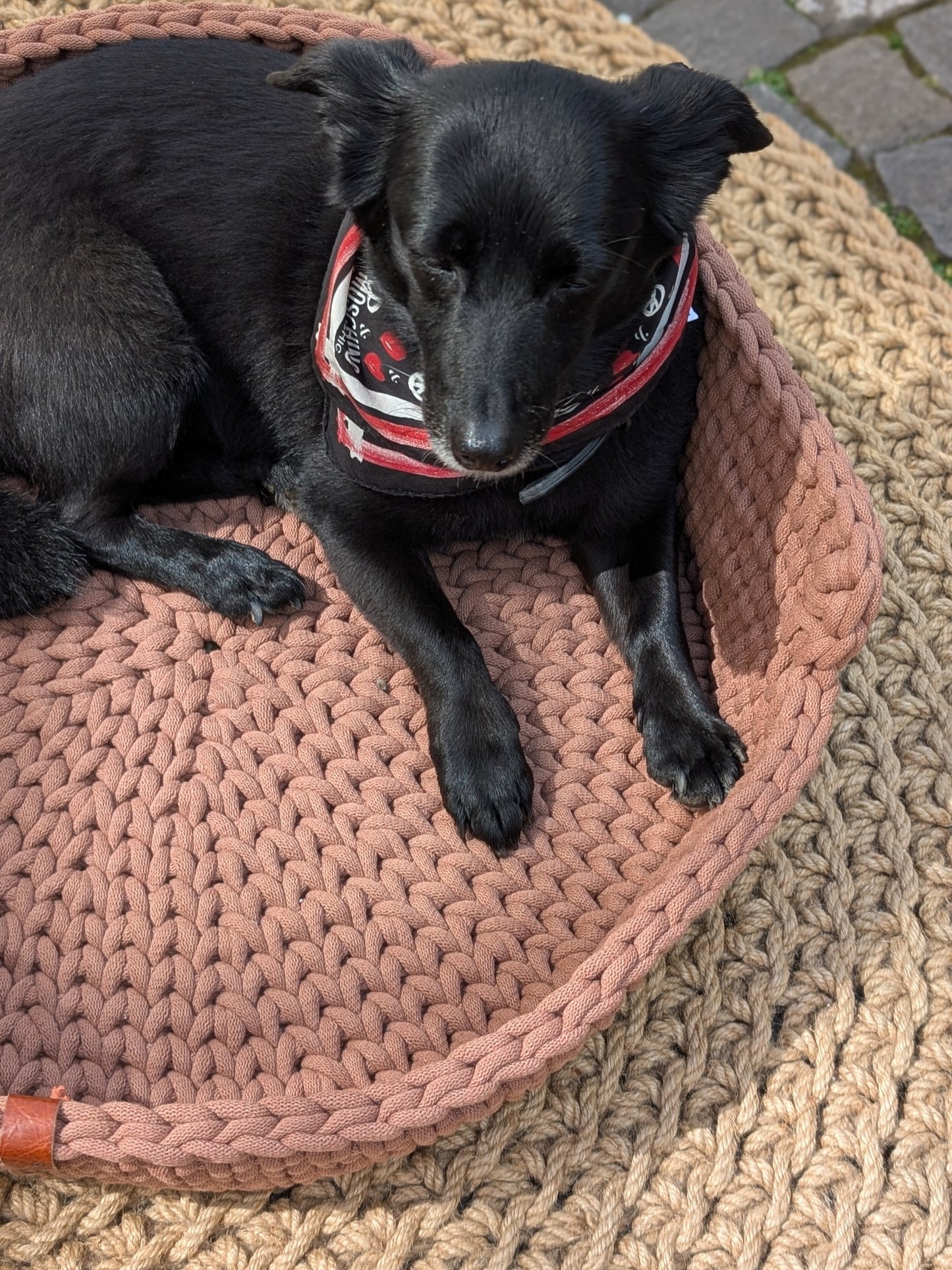 Handgehäkeltes Hundebett aus Baumwolle – Braun| Ø 60 cm