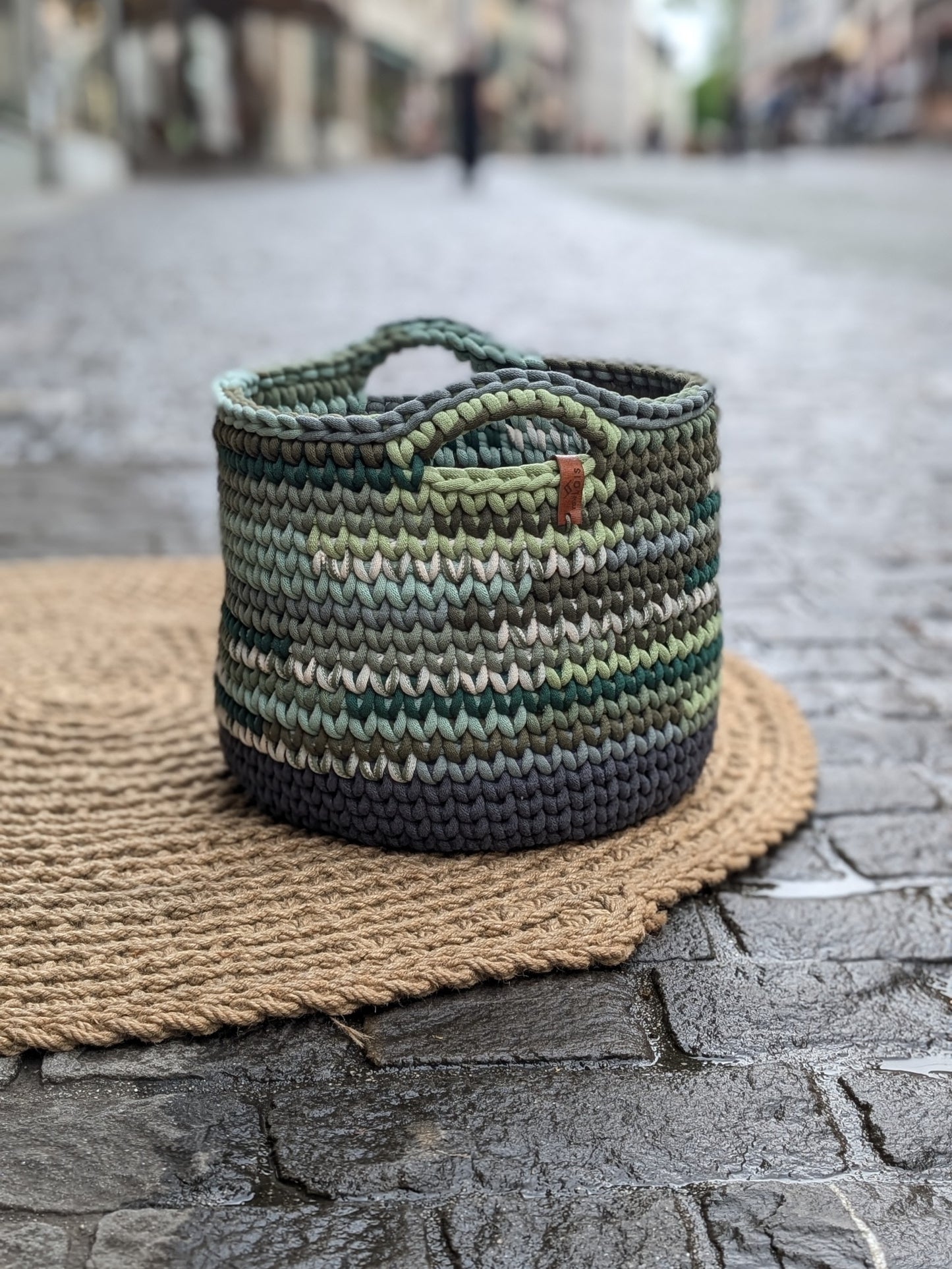 Gehäkelter Aufbewahrungskorb aus Baumwolle – Unikat von Lois