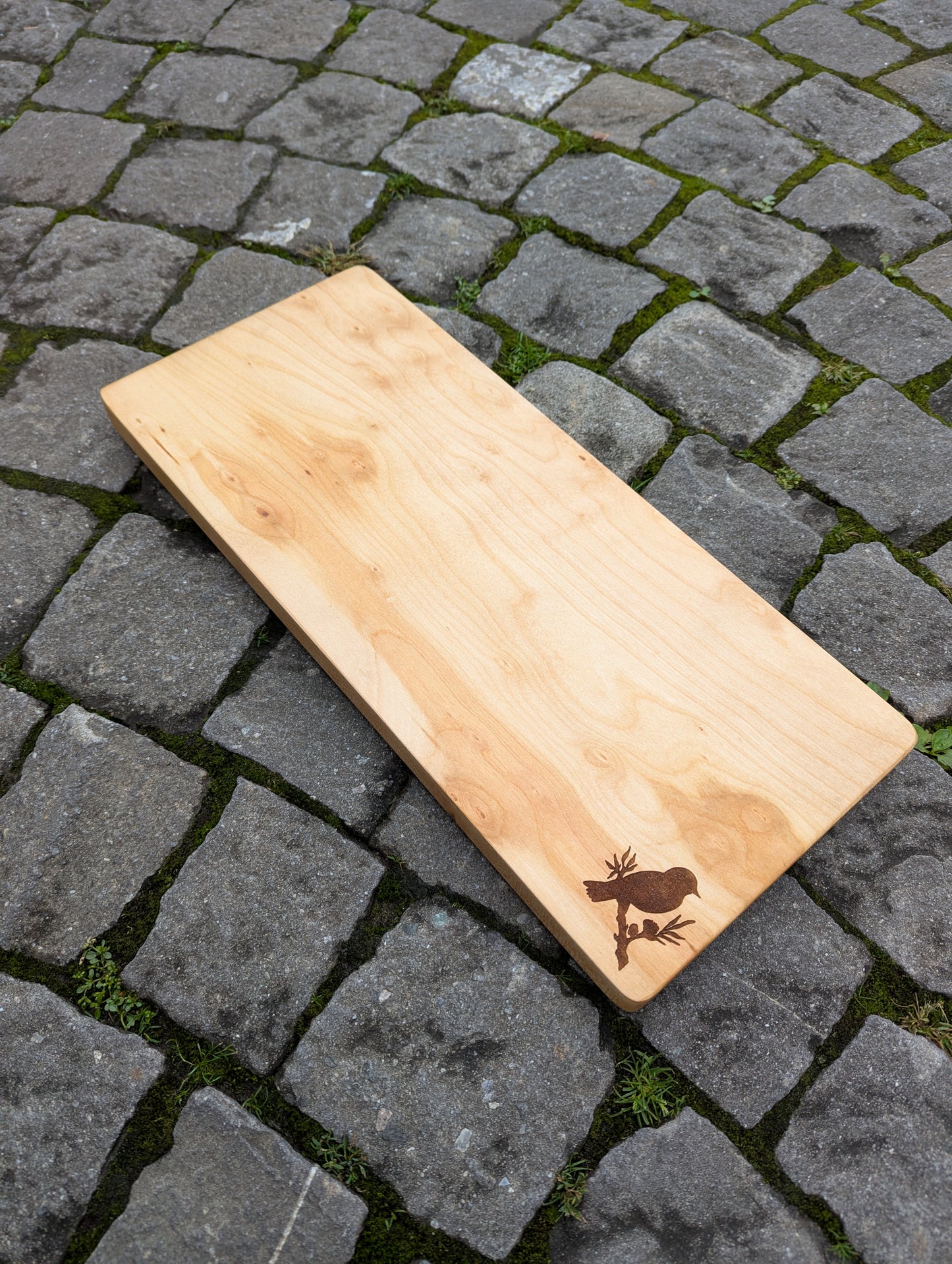 Frühkirschholz Schneidebrett mit Vogelgravur