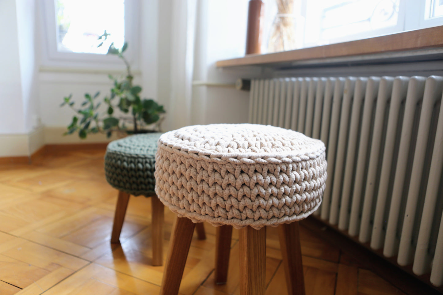 Hocker aus Eichenholz – handgemacht gross