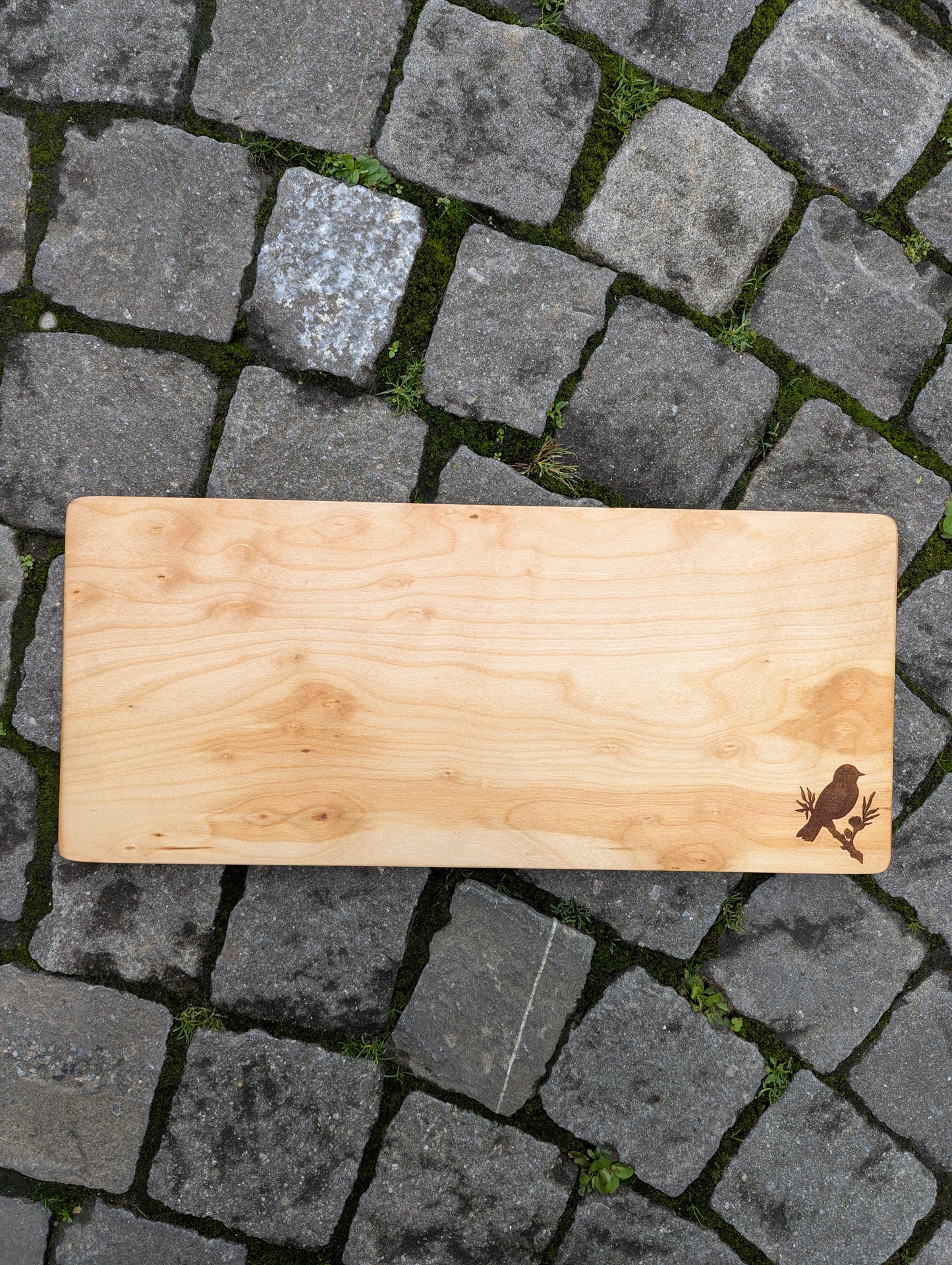 Frühkirschholz Schneidebrett mit Vogelgravur