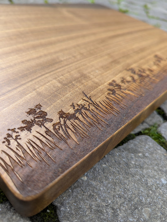 Nussbaum Brett mit Gravur „Blumenwiese“